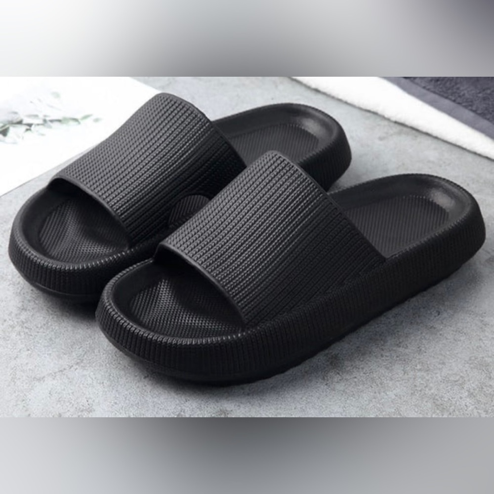 NWT Cloud Slide Sandal / Slipper- Black, 7/8